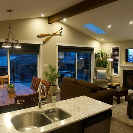 Port Renfrew Vacation Rentals Exterior photo