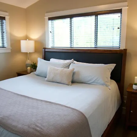 Port Renfrew Vacation Rentals Exterior photo
