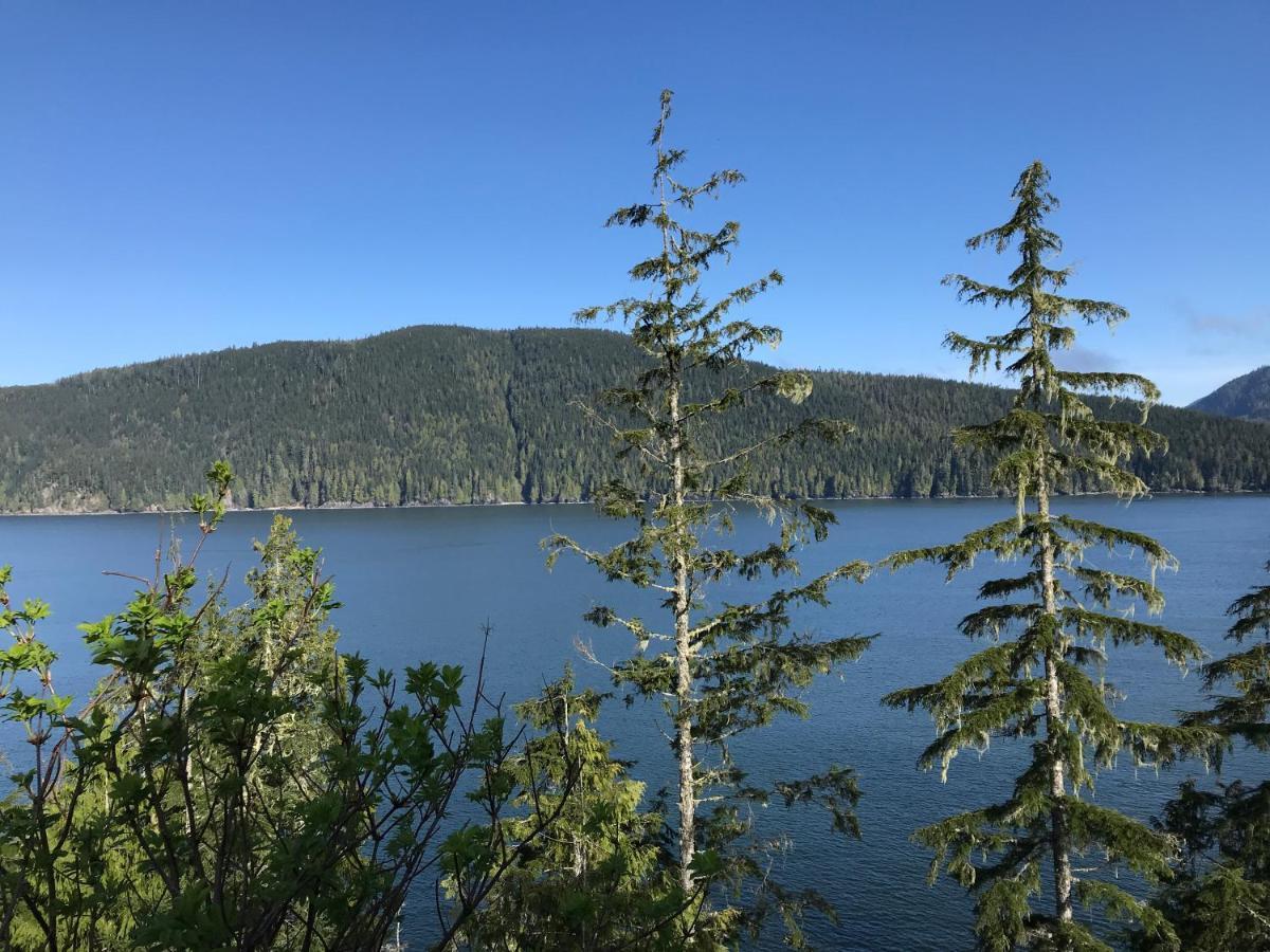 Vacation Port Renfrew