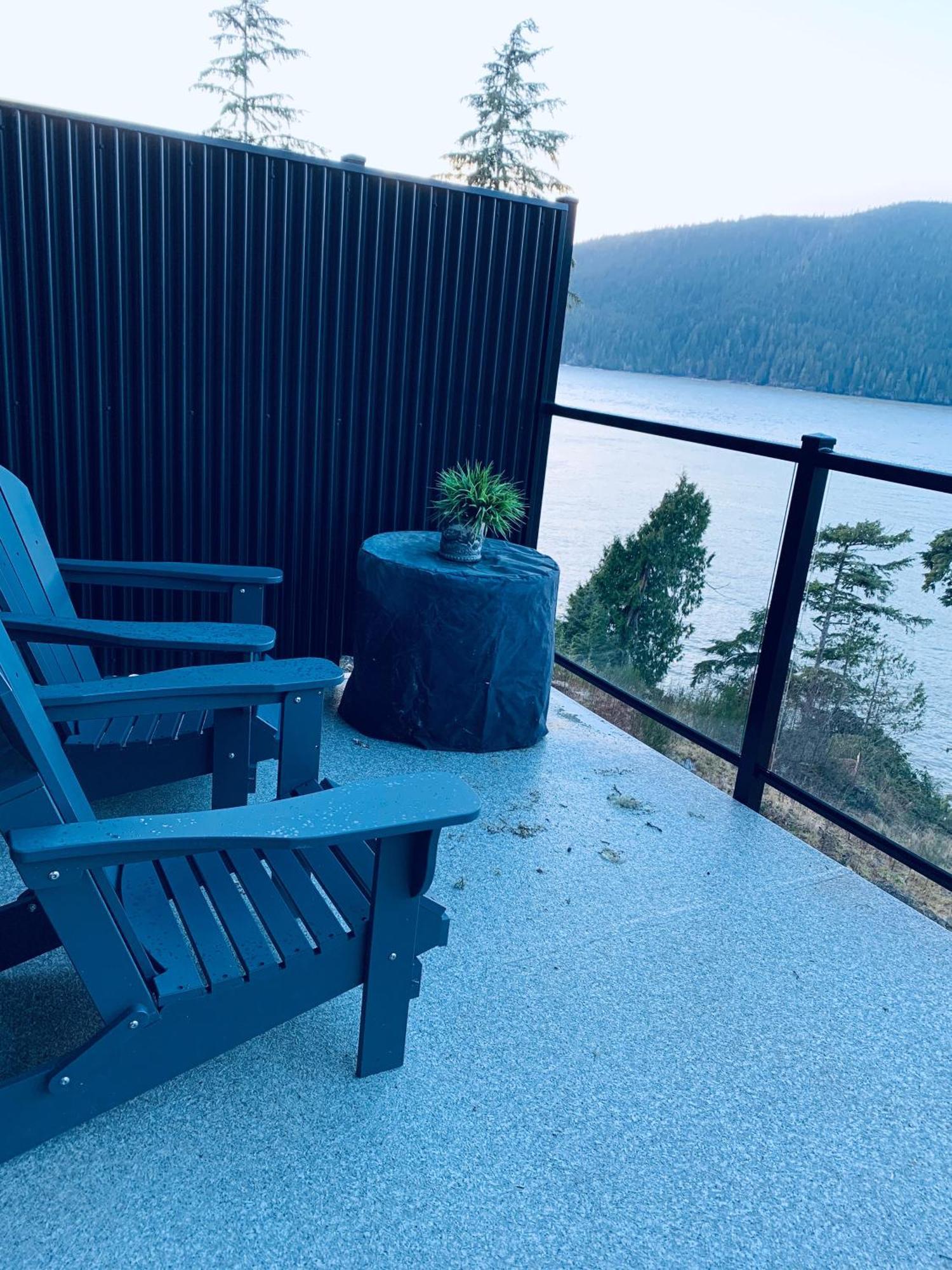 Vacation Port Renfrew